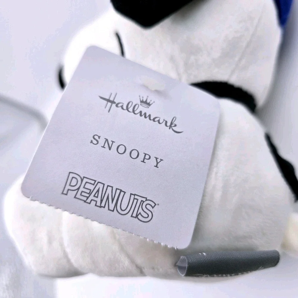 NWT Hallmark PEANUTS SNOOPY 